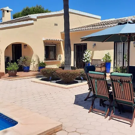 Tres Lunas Villa