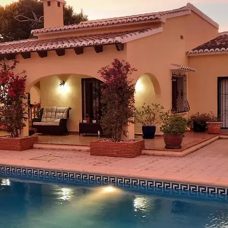 Tres Lunas Villa *